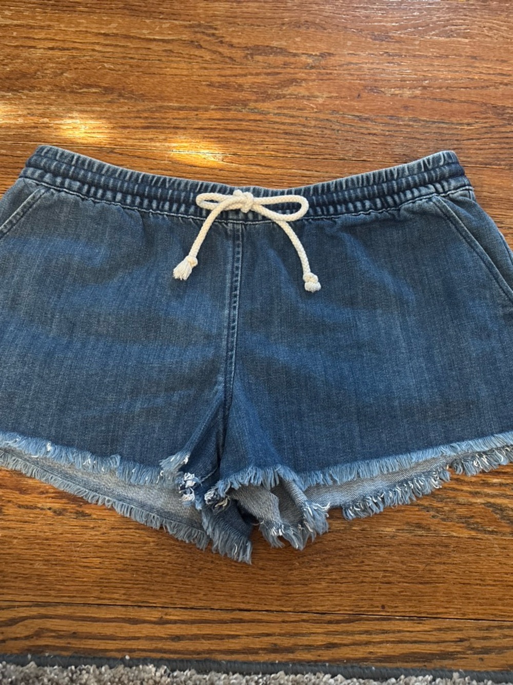 Aerie Women's Size medium Wash Pull On Denim Shorts Drawstring